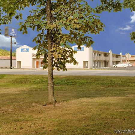 Econo Lodge Metropolis Exterior foto