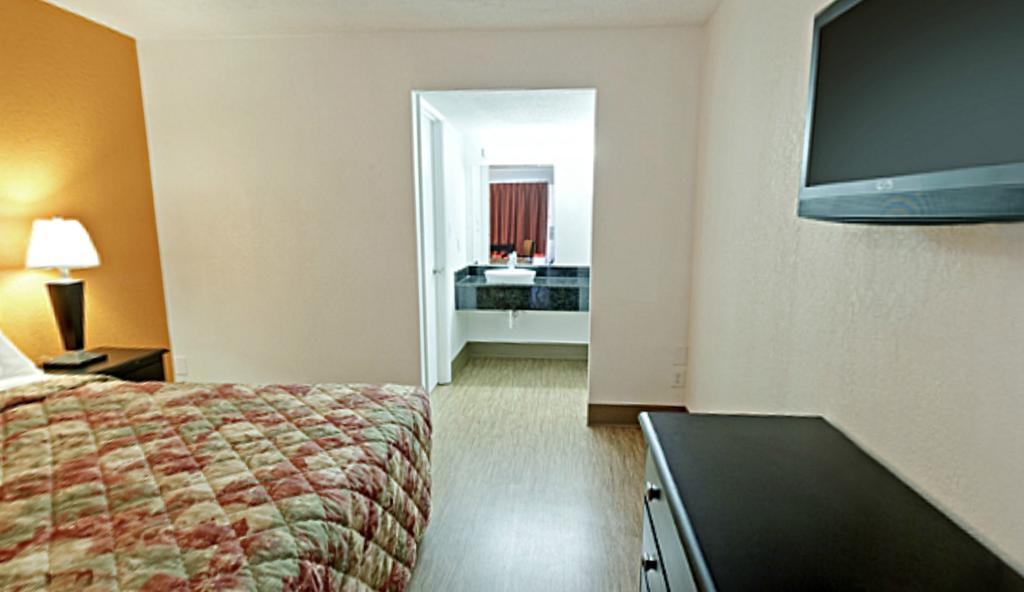 Econo Lodge Metropolis Zimmer foto