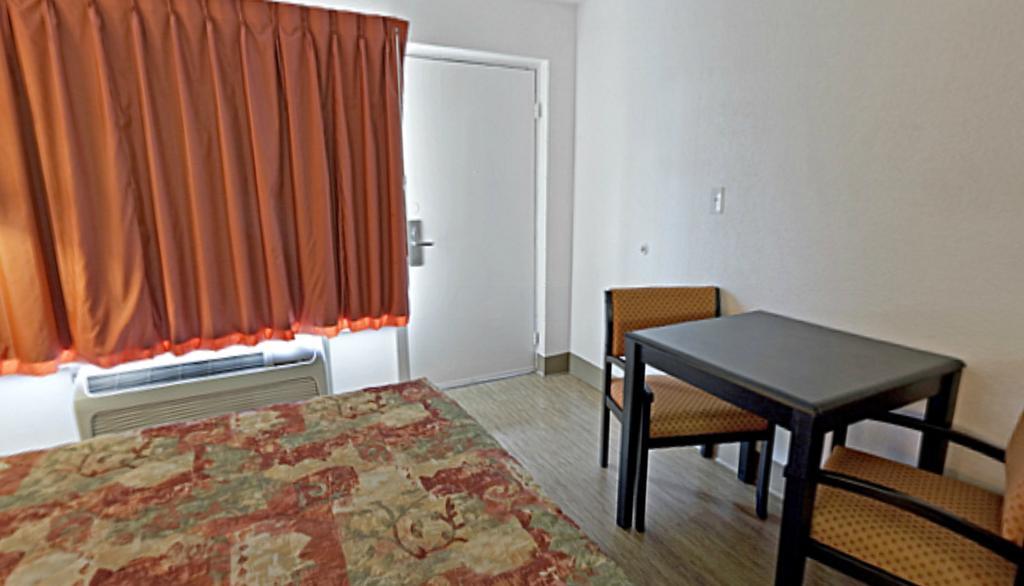 Econo Lodge Metropolis Zimmer foto
