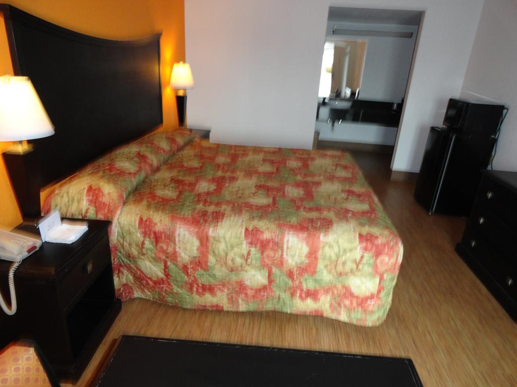 Econo Lodge Metropolis Zimmer foto