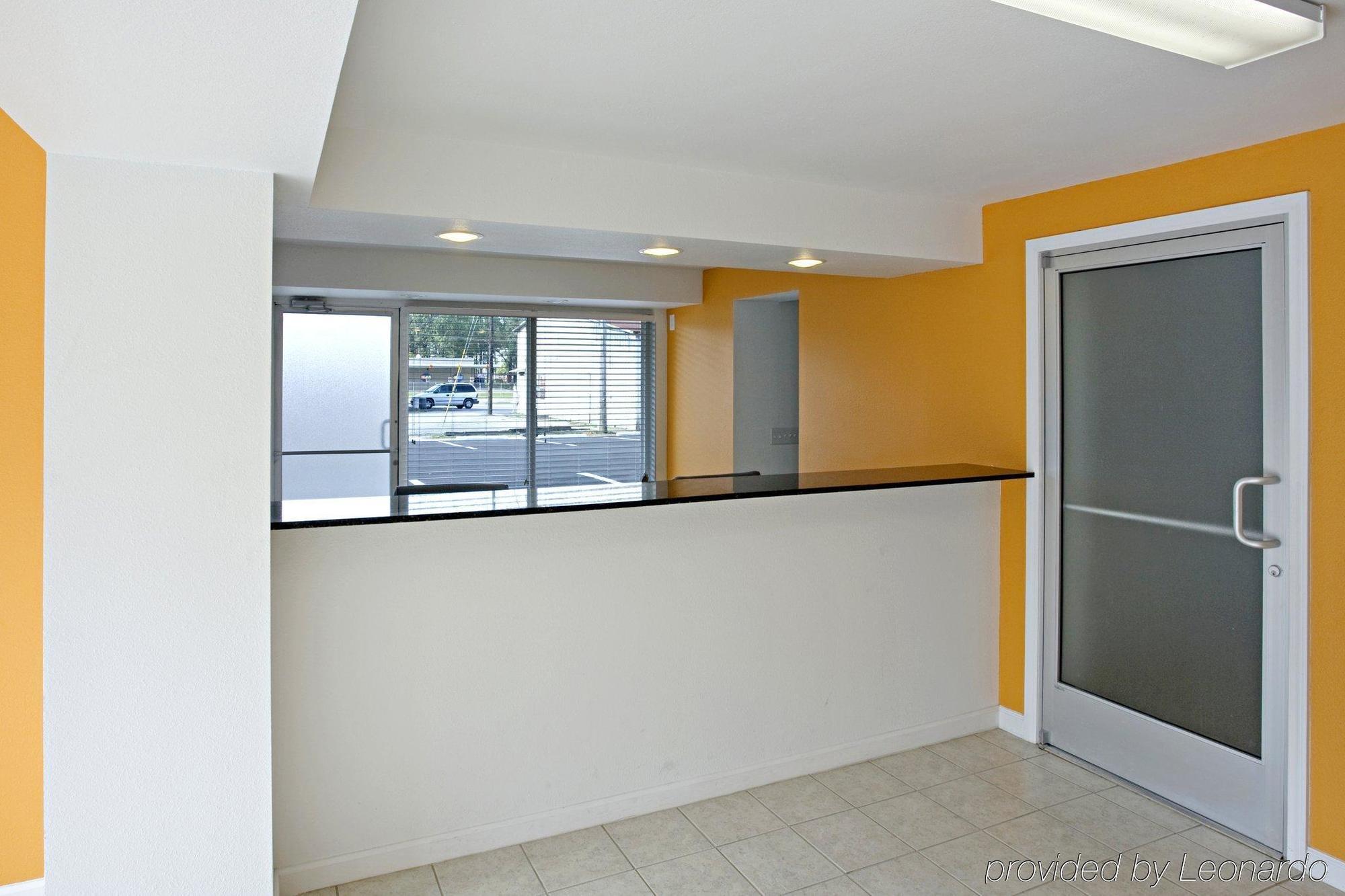 Econo Lodge Metropolis Interior foto
