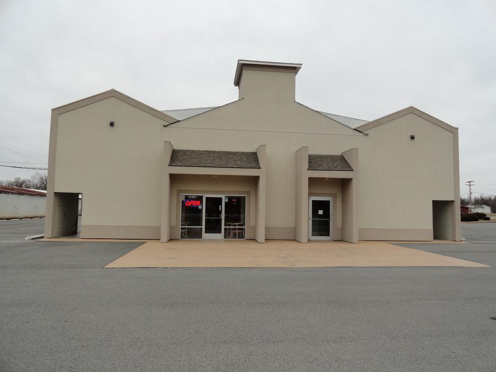 Econo Lodge Metropolis Exterior foto